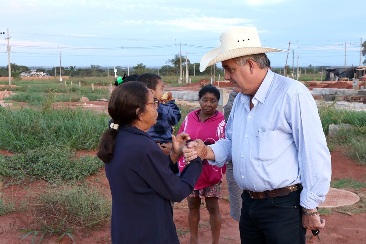 Prefeito de Três Lagoas anuncia ligação de água às famílias já residentes nos lotes do Jardim das Primaveras