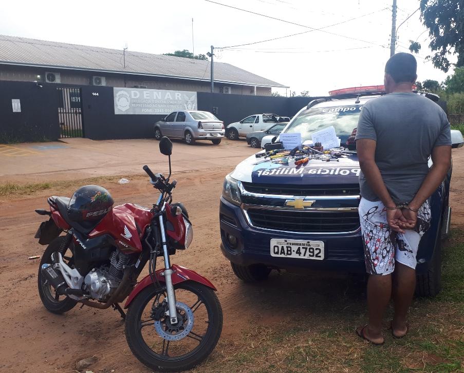 PM recupera moto roubada e prende envolvido em roubos