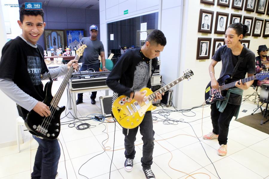 25º Sarau Cultural aconteceu no sábado (25) na Biblioteca Municipal 25º Sarau Cultural aconteceu no sábado (25) na Biblioteca Municipal