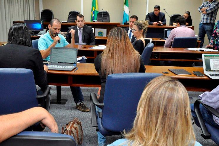 Conselhos discutem lei que implantou medidas de informação e proteção à gestante Conselhos discutem lei que implantou medidas de informação e proteção à gestante
