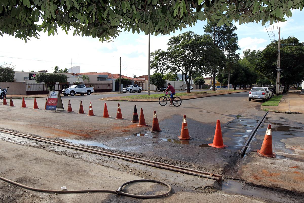 Infraestrutura realiza reparos na Avenida Antônio Trajano Infraestrutura realiza reparos na Avenida Antônio Trajano