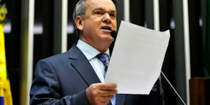PEC prorroga até 2022 os mandatos dos atuais prefeitos e vereadores de todo o país PEC prorroga até 2022 os mandatos dos atuais prefeitos e vereadores de todo o país