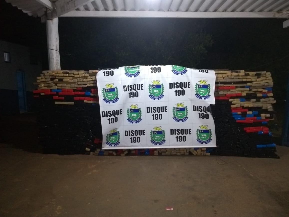 PM de Santa Rita do Pardo apreende caminhonete com tonelada de maconha
