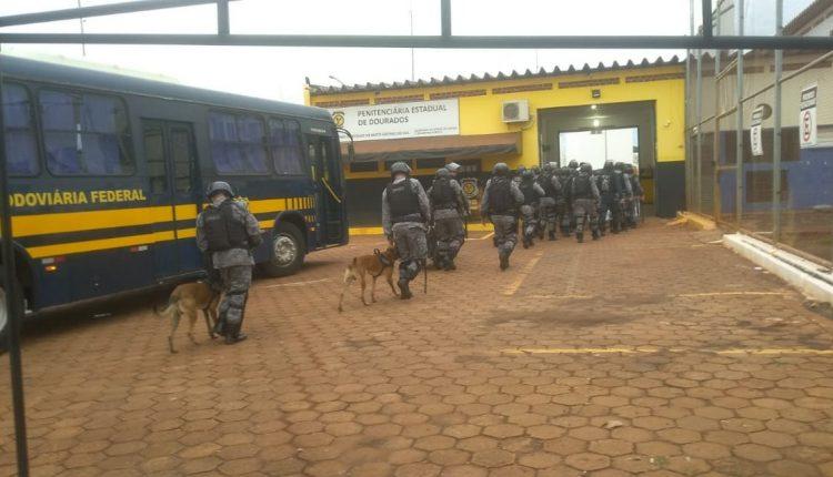 Após pente-fino em ala do PCC, detento é encontrado enforcado em cela