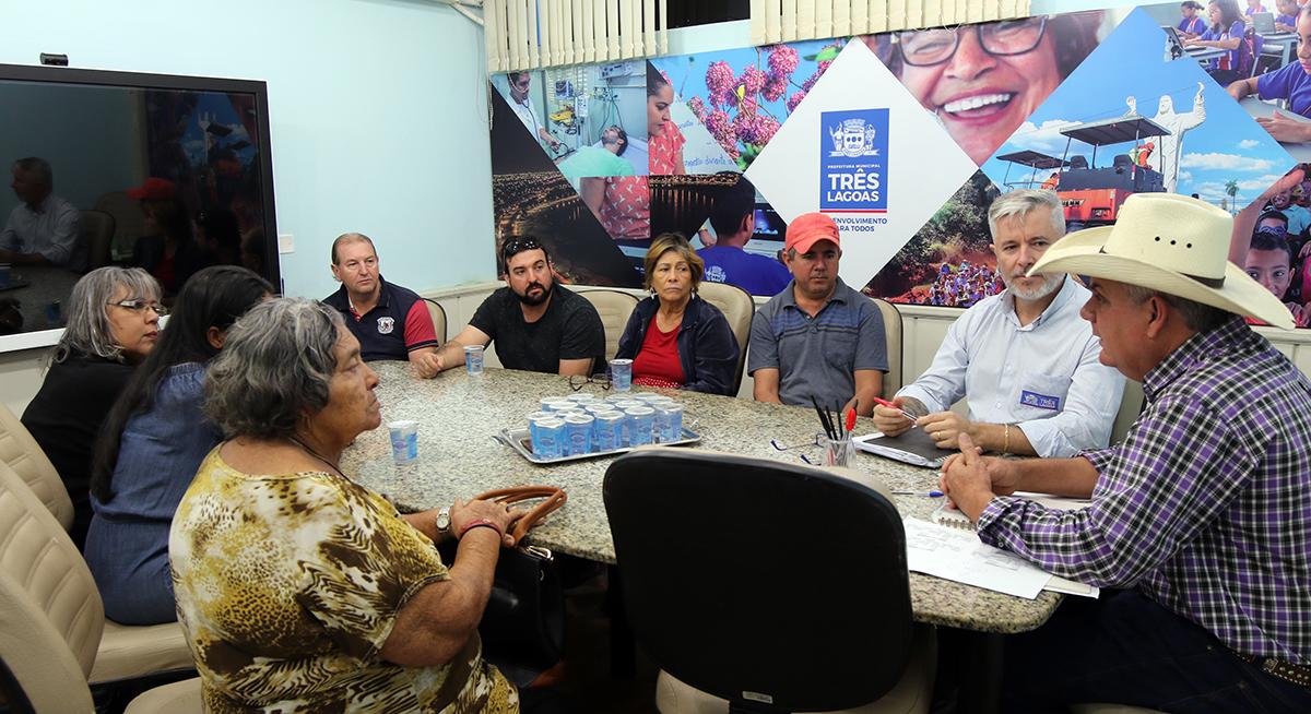 Prefeito e secretário da SEDECT de Três Lagoas se reúnem com lancheiros Prefeito e secretário da SEDECT de Três Lagoas se reúnem com lancheiros