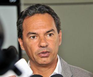 Prefeito sanciona lei que demite agressores de mulheres