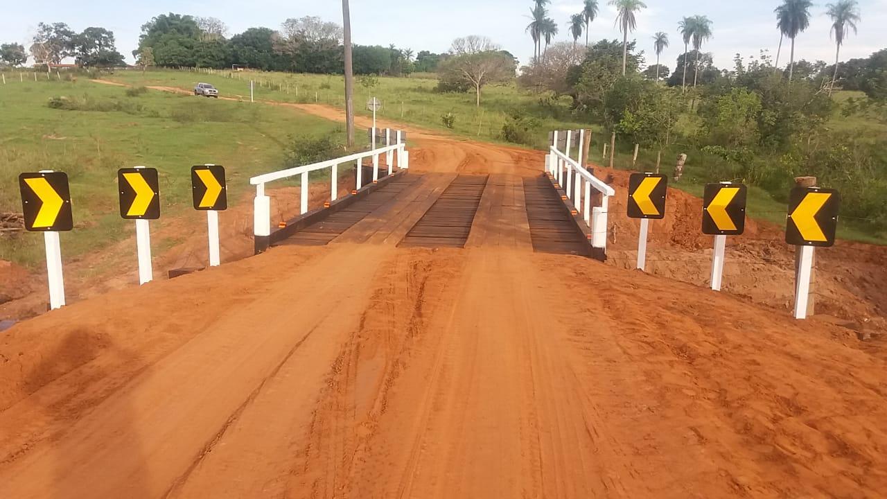 Prefeitura reconstrói ponte sobre o Córrego Poção