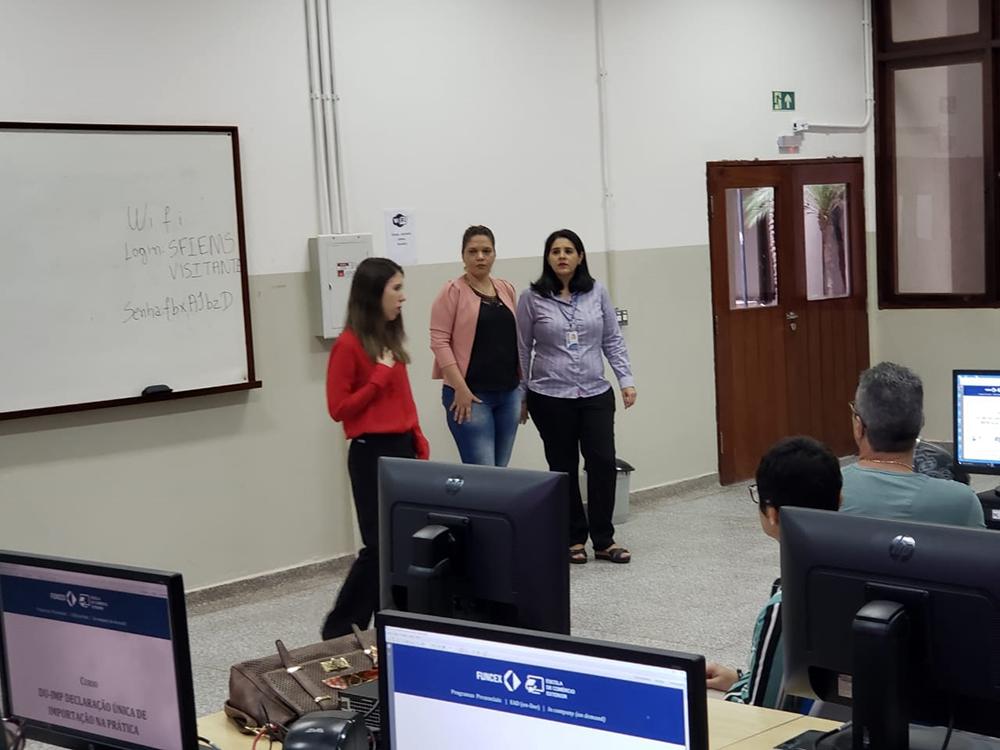 Centro Internacional de Negócios capacita profissionais em metodologia de comércio exterior