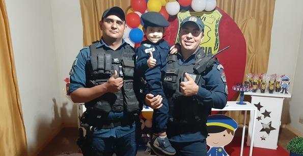 Polícia Militar de Três Lagoas participa de aniversário de criança fã da PM
