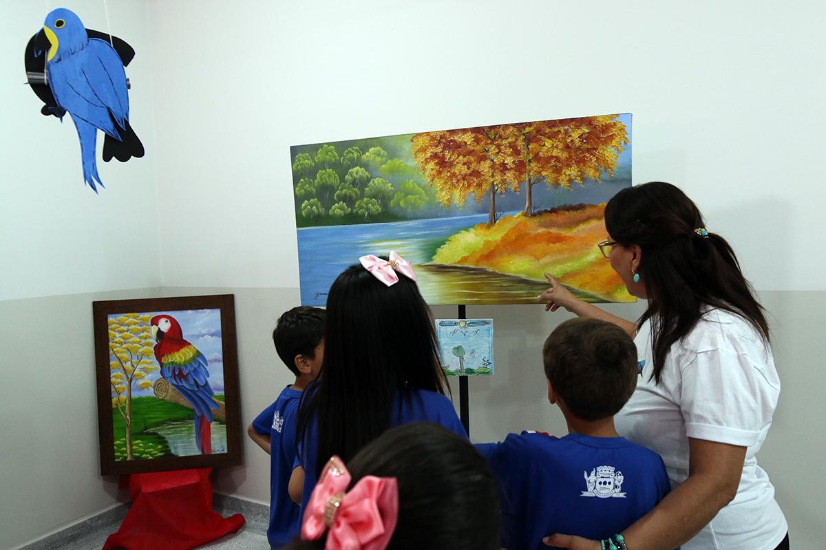 Professora de Três Lagoas prestigia artistas de Três Lagoas com projeto sobre Fauna e Flora