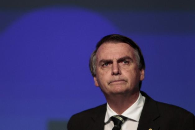 Bolsonaro sanciona lei que criminaliza calúnia com finalidade eleitoral Bolsonaro sanciona lei que criminaliza calúnia com finalidade eleitoral