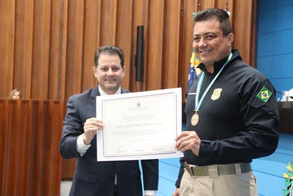 Com medalha instituída , Eduardo Rocha homenageia superintendente regional da PRF Com medalha instituída , Eduardo Rocha homenageia superintendente regional da PRF