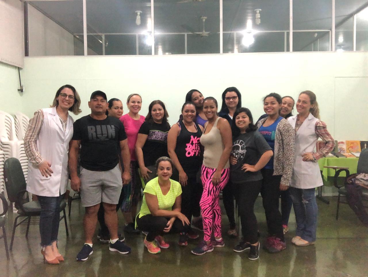 Participantes do Vida Leve abrem caixa de metas em último encontro de psicoterapia Participantes do Vida Leve abrem caixa de metas em último encontro de psicoterapia