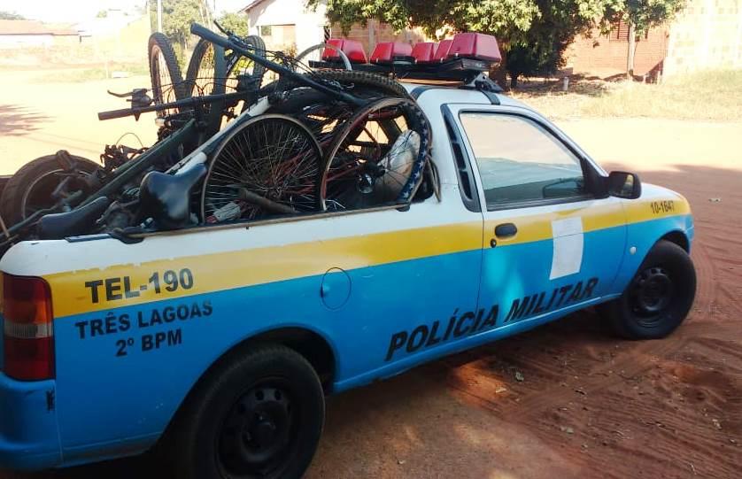 Polícia Militar de Três Lagoas prende um e recupera 3 bicicletas furtadas e uma motocicleta furtada do município de Mirandópolis – SP Polícia Militar de Três Lagoas prende um e recupera 3 bicicletas furtadas e uma motocicleta furtada do município de Mirandópolis – SP