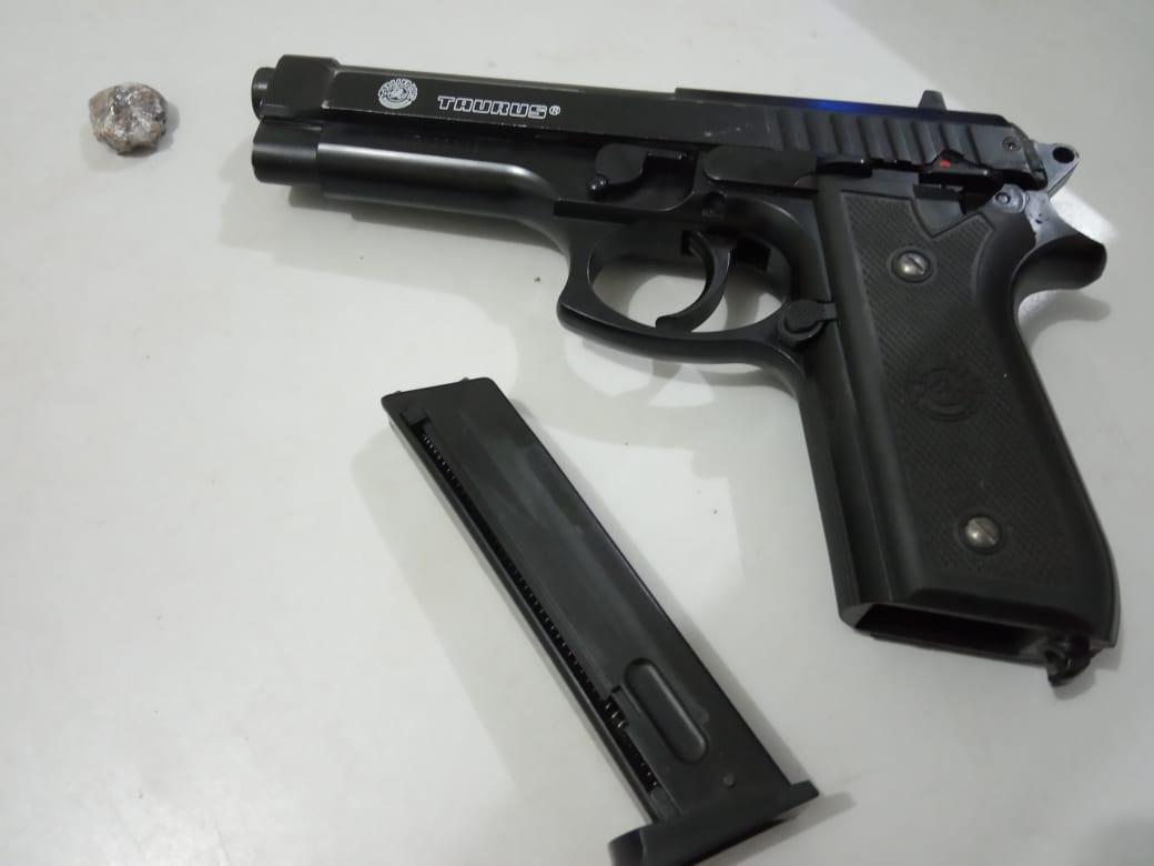 Polícia Militar prende autor por portar drogas com simulacro de arma de fogo em Três Lagoas