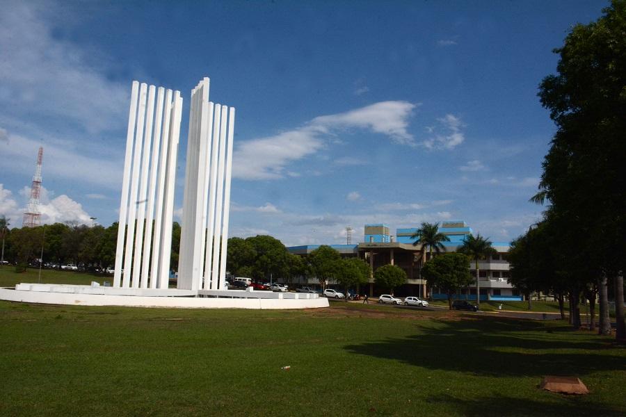 UFMS abre concurso com 35 vagas para professores e salários de até R$ 10 mil UFMS abre concurso com 35 vagas para professores e salários de até R$ 10 mil