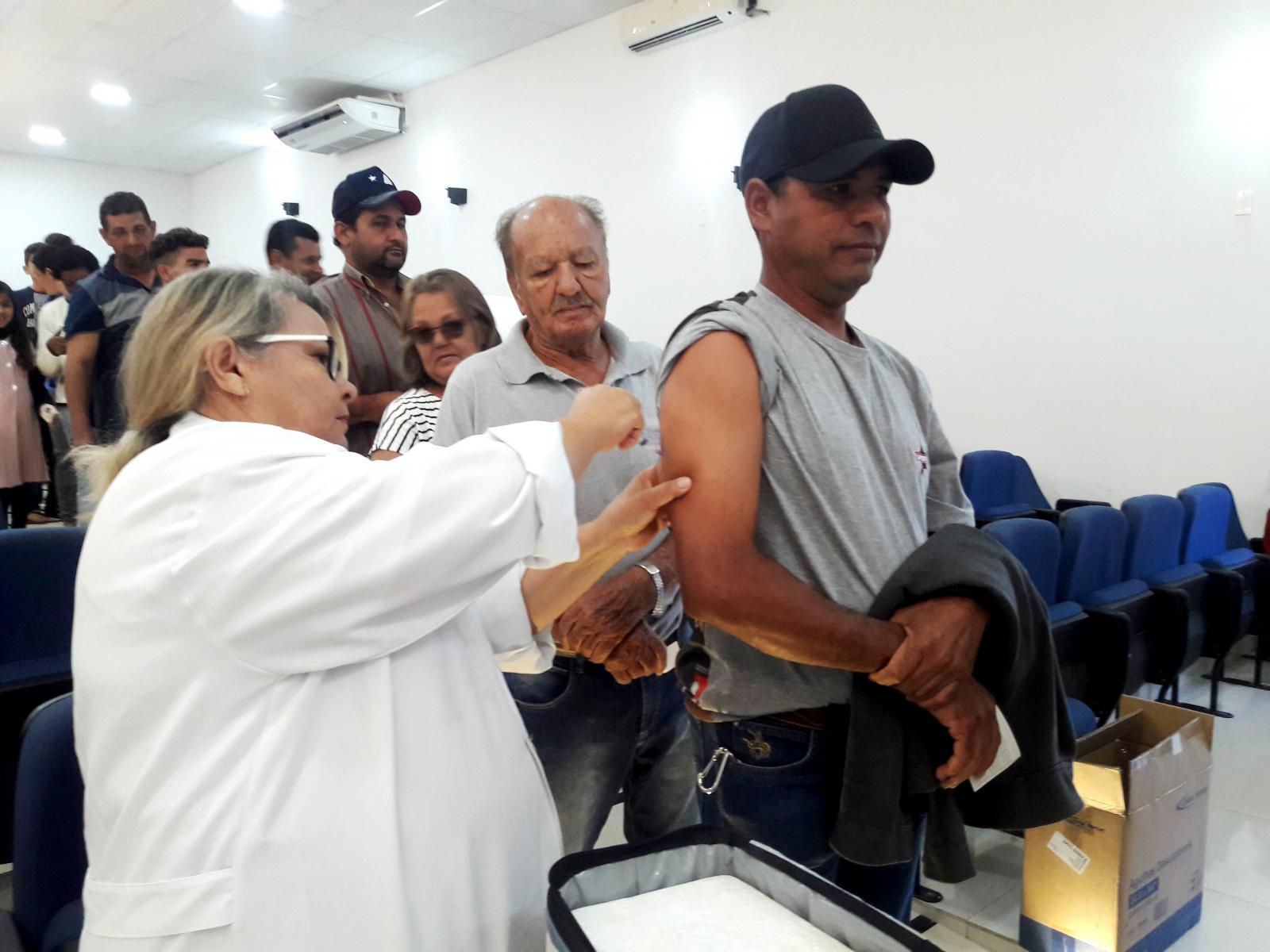 Unidades de Saúde de Brasilândia atenderão no horário noturno para vacinar a população contra a gripe