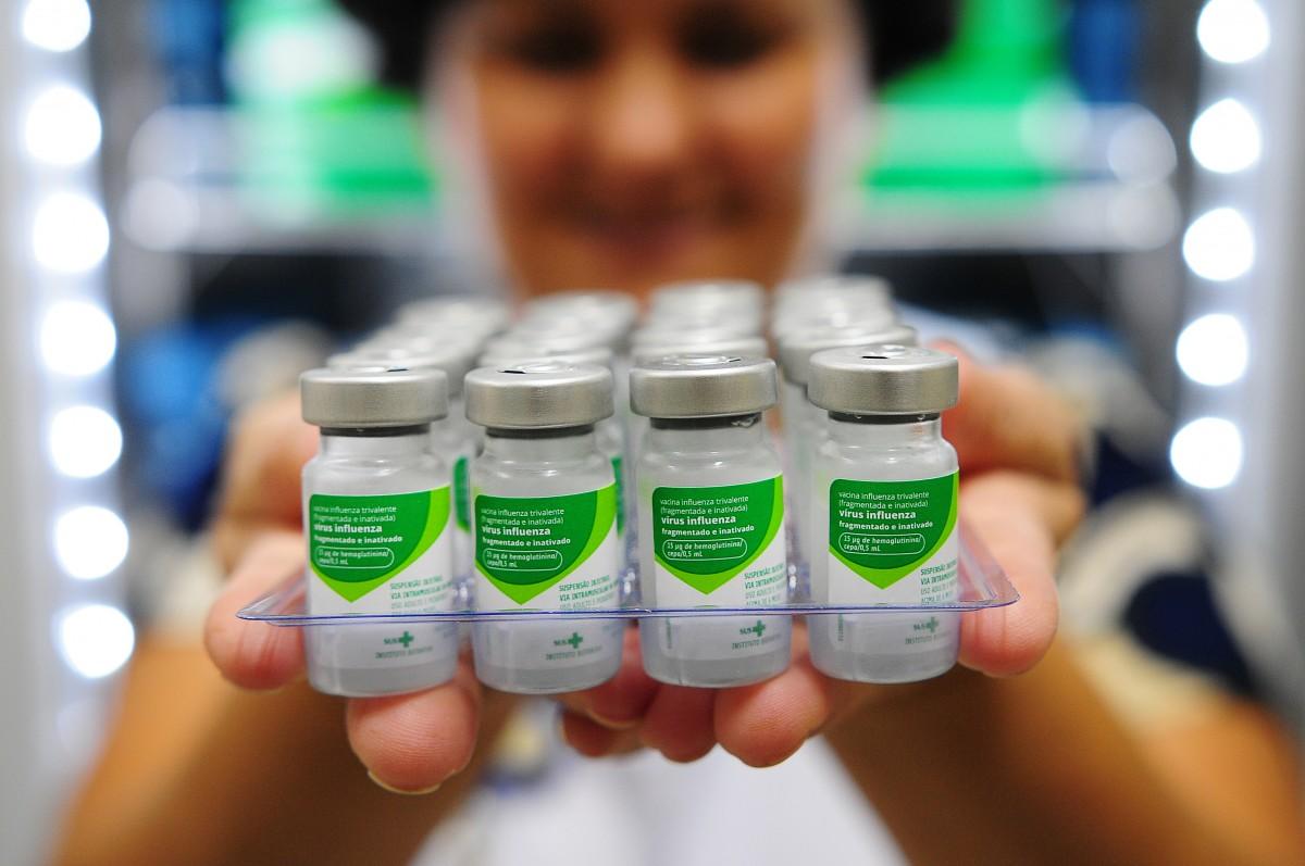 Vacinas contra a Gripe continuam disponíveis à população nas Unidades de Saúde Vacinas contra a Gripe continuam disponíveis à população nas Unidades de Saúde