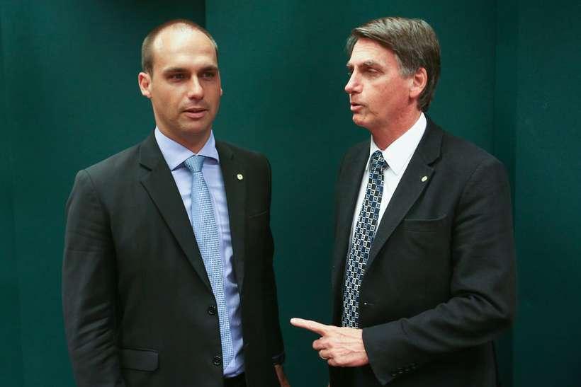 'Se é criticado, é sinal de que é a pessoa certa', diz Bolsonaro sobre filho em embaixada