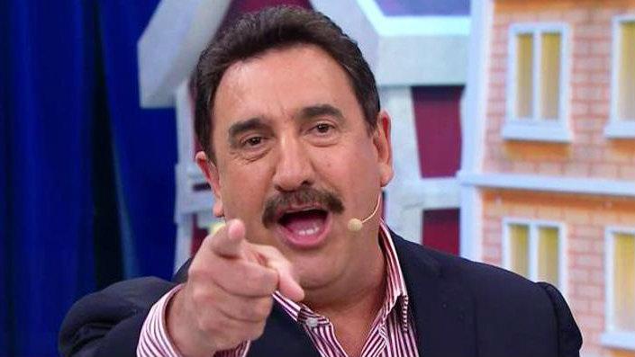 Ratinho e SBT são condenados a pagar indenização milionária após espalharem fake news sobre ‘padre gay’ Ratinho e SBT são condenados a pagar indenização milionária após espalharem fake news sobre ‘padre gay’