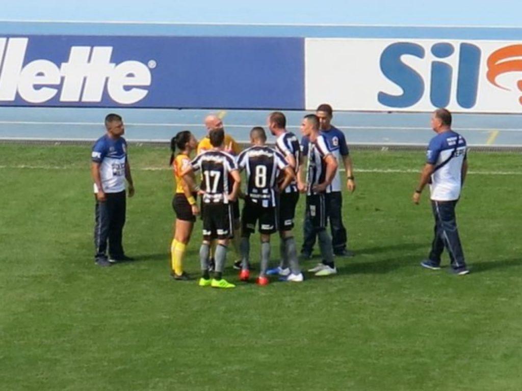 Três-lagoense Daiane Muniz estreia como arbitra assistente em jogo da serie A