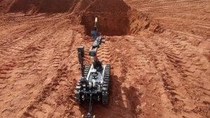 Trabalhadores encontram explosivo em escavação e acionam Polícia Militar Trabalhadores encontram explosivo em escavação e acionam Polícia Militar