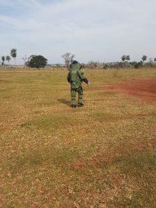 Trabalhadores encontram explosivo em escavação e acionam Polícia Militar Trabalhadores encontram explosivo em escavação e acionam Polícia Militar