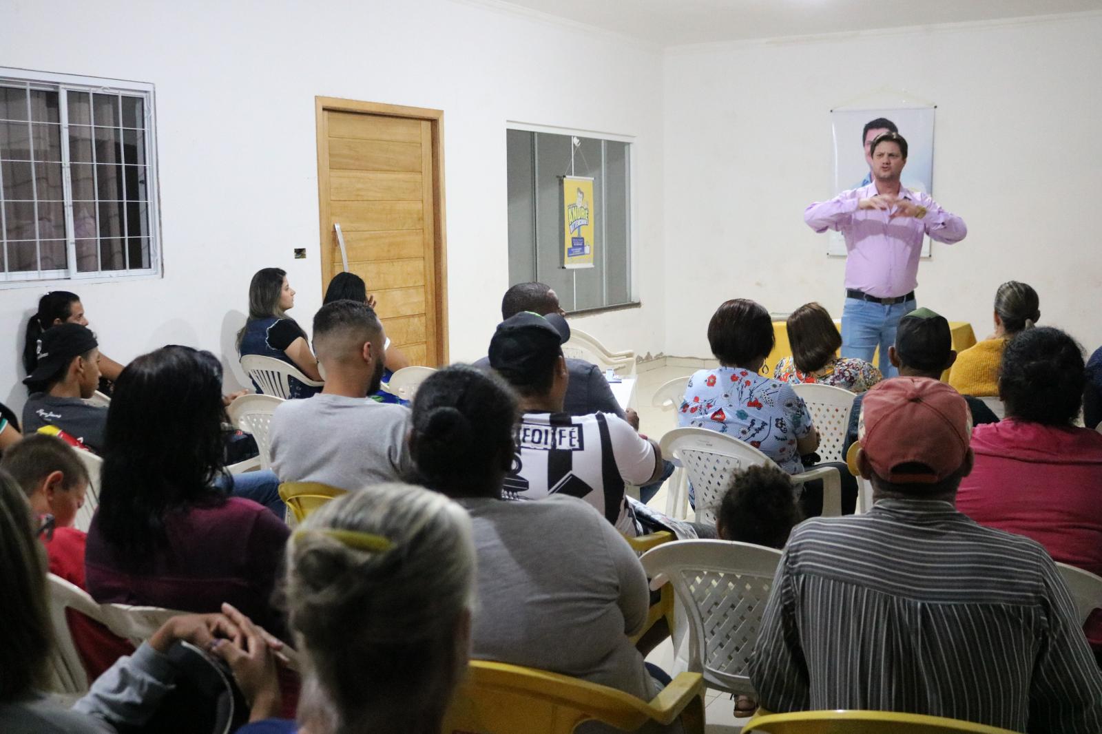 André Bittencourt levou ao bairro Santa Rita edição do projeto “Pensando Três Lagoas”. André Bittencourt levou ao bairro Santa Rita edição do projeto “Pensando Três Lagoas”.