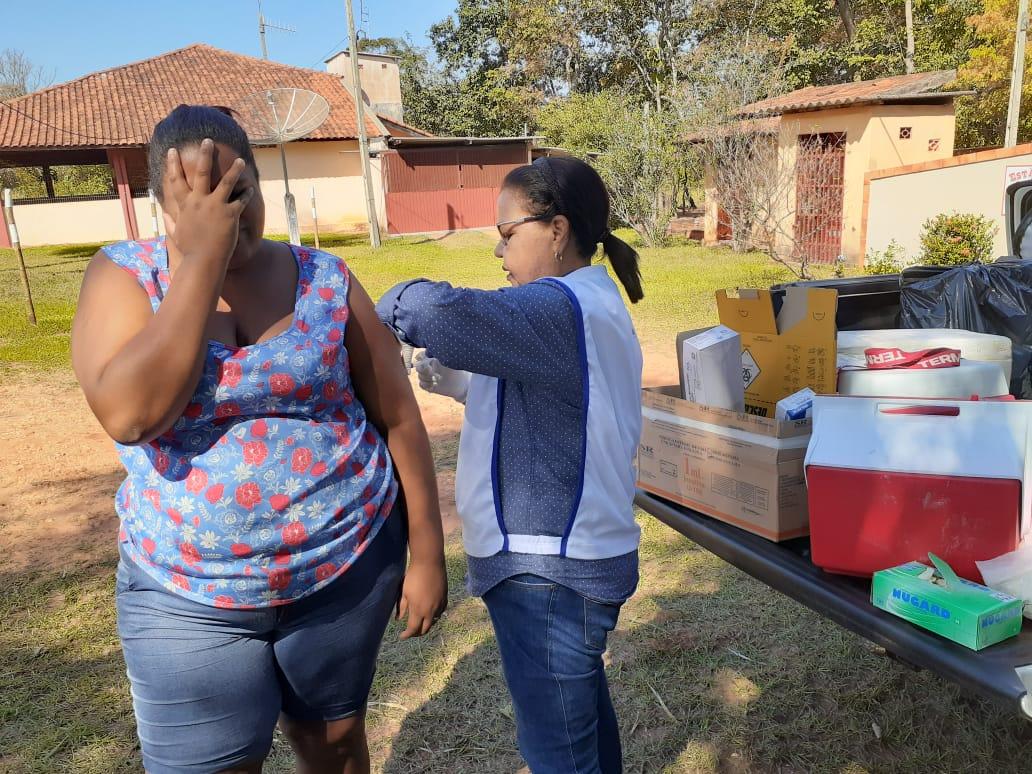 Equipes de Multivacinação na Zona Rural estão hoje (29) na Fazenda Periquitos