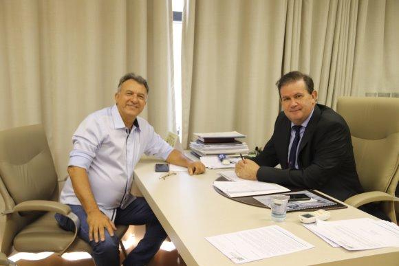 Deputado Eduardo Rocha recebe presidente da Câmara de Aparecida do Taboado