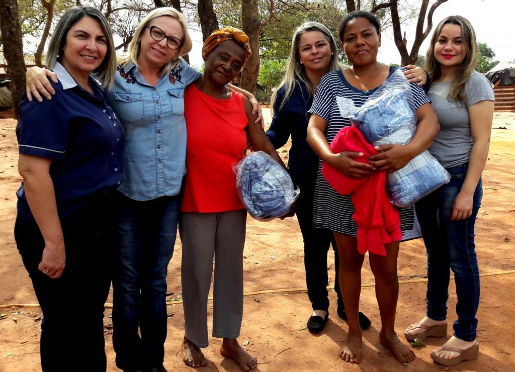 Moradores de Reassentamentos Pedra Bonita, Santana e Santa Emília recebem cobertores