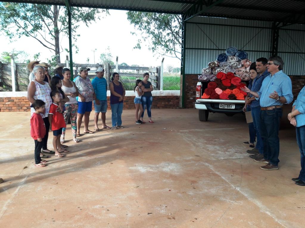 Moradores de Reassentamentos Pedra Bonita, Santana e Santa Emília recebem cobertores