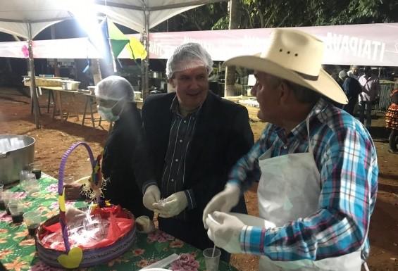 Deputado Eduardo Rocha marca presença em 3º Arraiá dos Amigos, em Três Lagoas