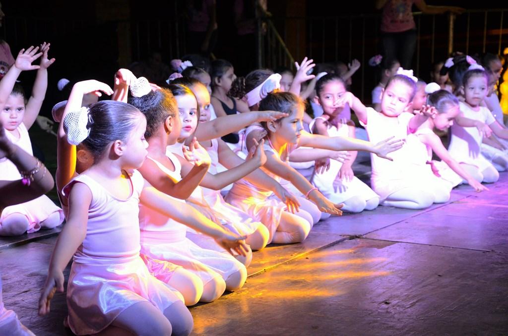 Projeto “Volta ao Mundo Num Balão” do CEI “Clarinda Dias” é finalizado com apresentações no Arena Mix Projeto “Volta ao Mundo Num Balão” do CEI “Clarinda Dias” é finalizado com apresentações no Arena Mix