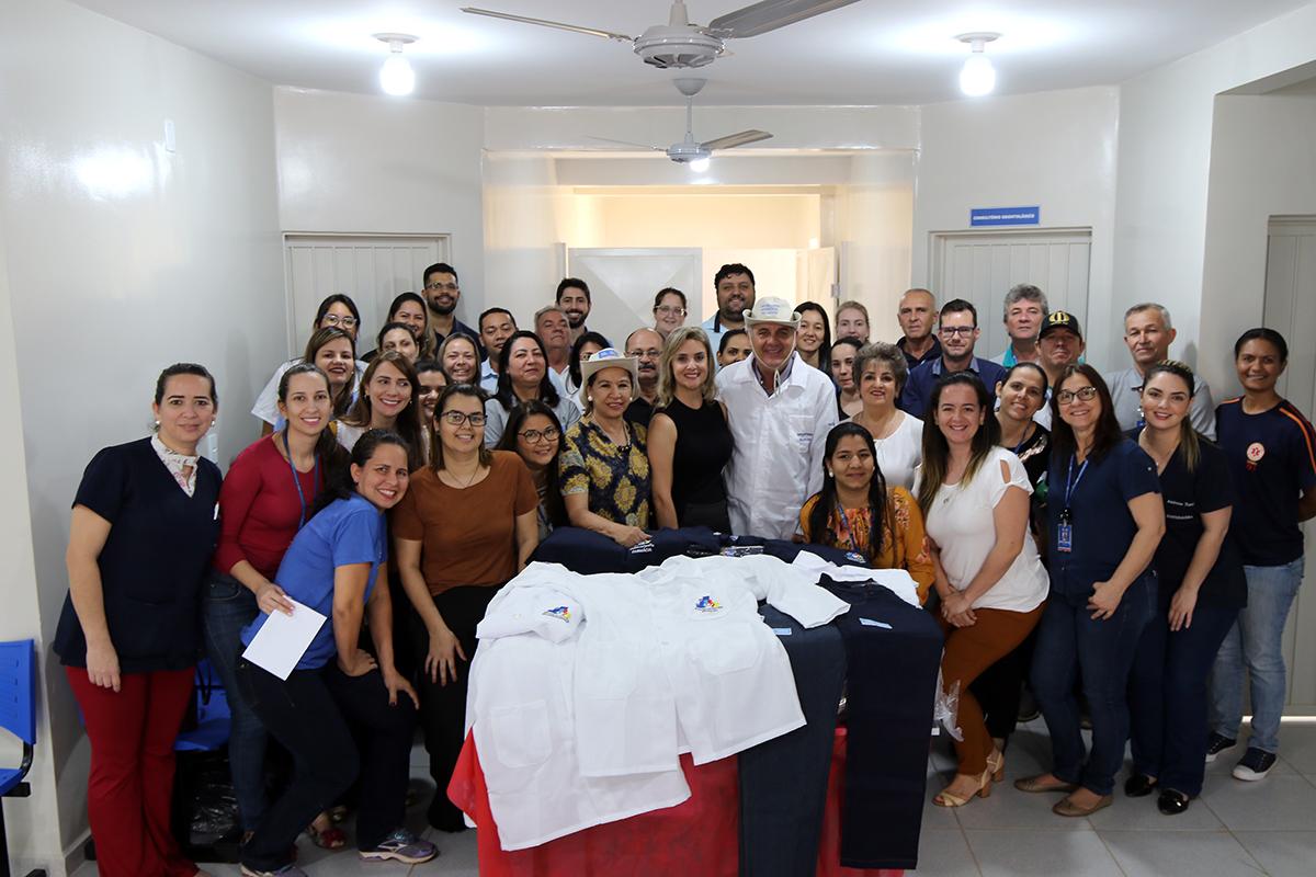Uniformes são entregues a profissionais da Saúde na USF do Parque São Carlos