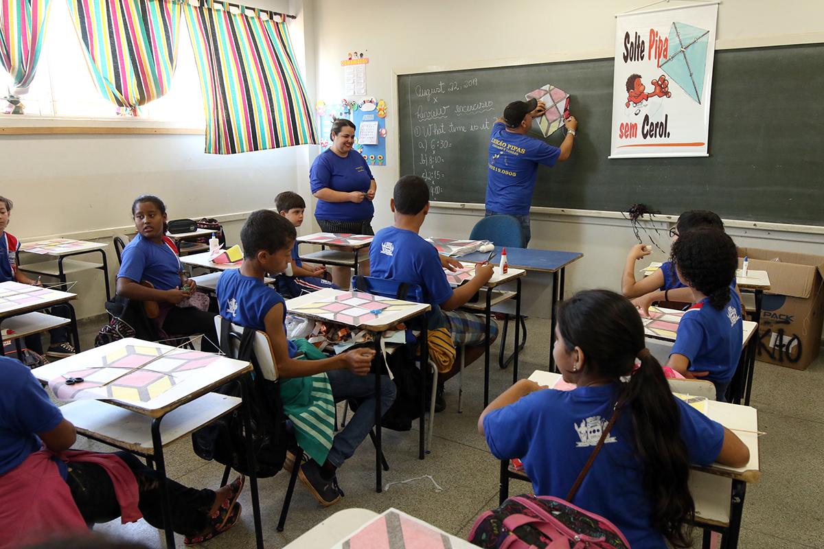 Professor de Educação Física da E.M. Ramez Tebet desenvolve projeto de conscientização do uso de cerol em Pipas Professor de Educação Física da E.M. Ramez Tebet desenvolve projeto de conscientização do uso de cerol em Pipas