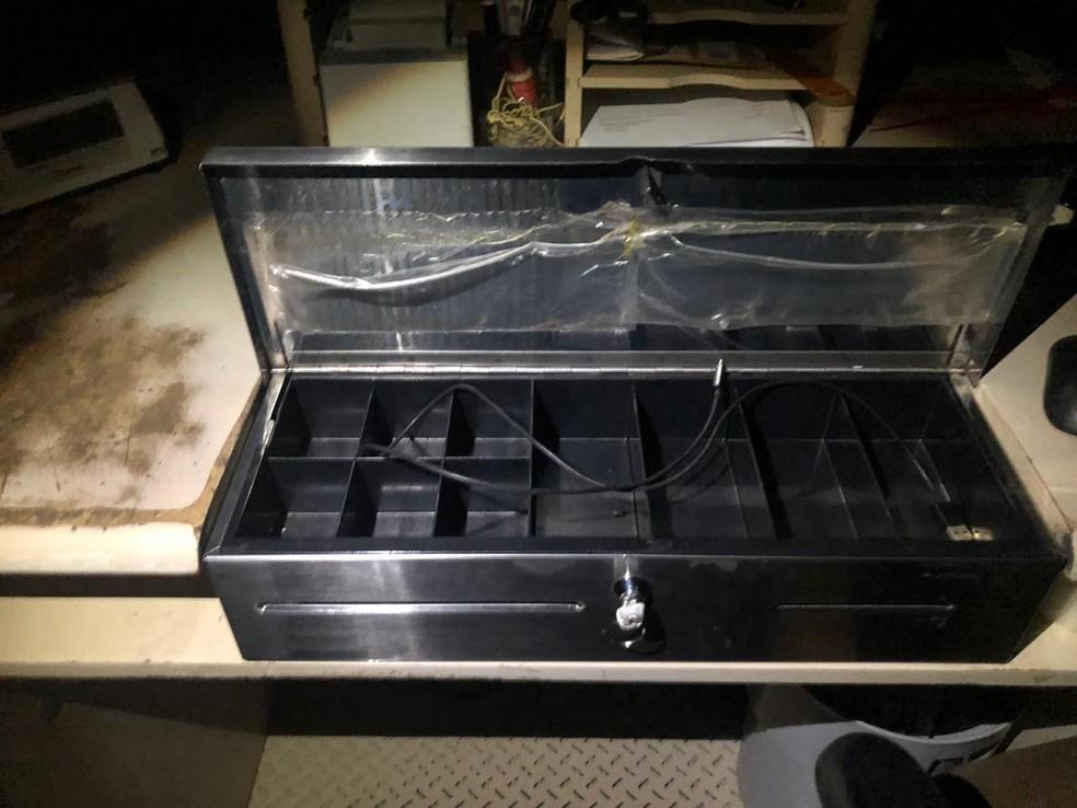 Bando invade Correios para roubar pelo ar-condicionado e vai preso