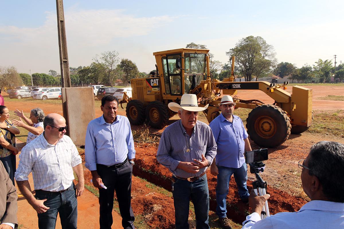 CIDADE EM OBRAS: Angelo Guerreiro visita início das obras de revitalização no bairro Vila Piloto CIDADE EM OBRAS: Angelo Guerreiro visita início das obras de revitalização no bairro Vila Piloto