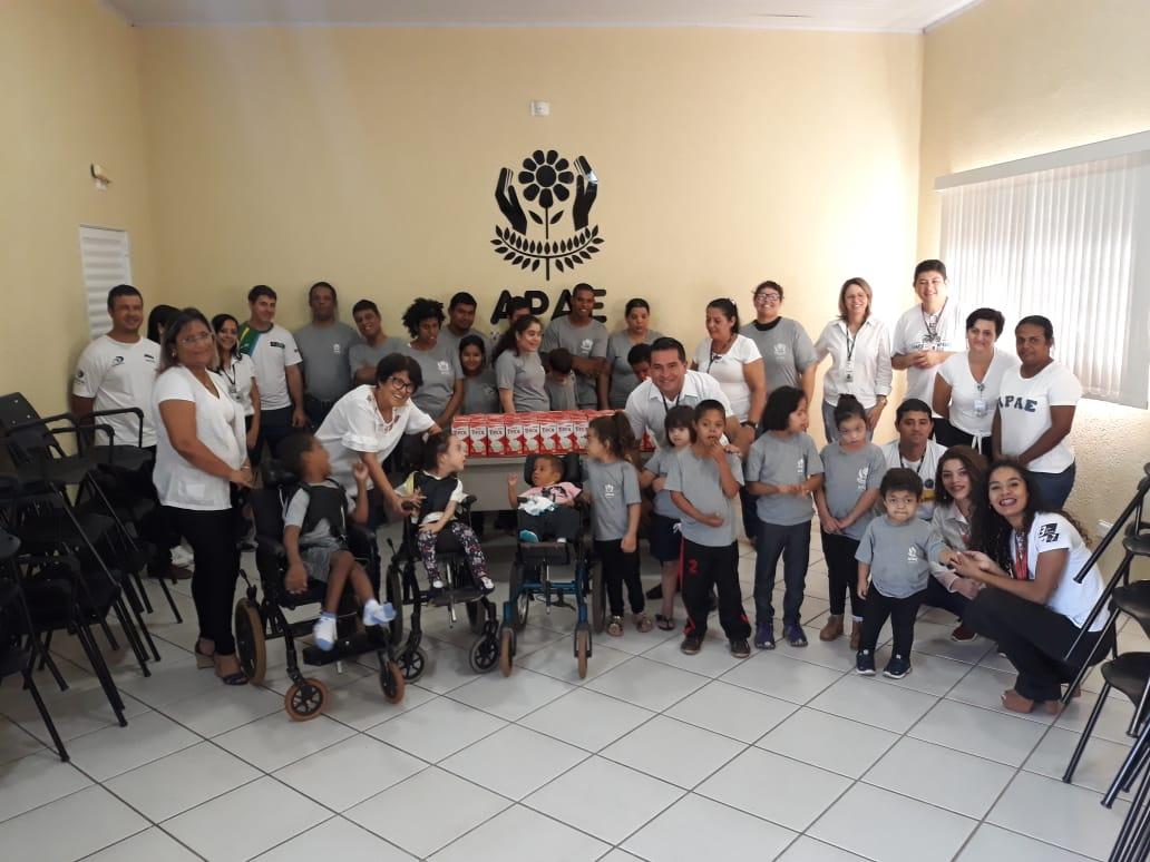 Honda Mototrês doa 110 litros de leite para a APAE de Três Lagoas Honda Mototrês doa 110 litros de leite para a APAE de Três Lagoas
