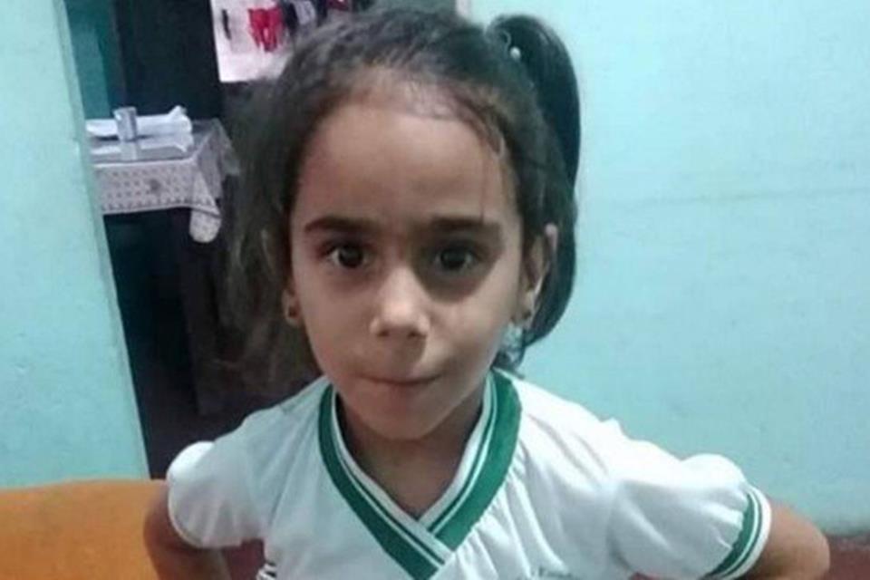 Menina de 6 anos é estrangulada e jogada de prédio por vizinha