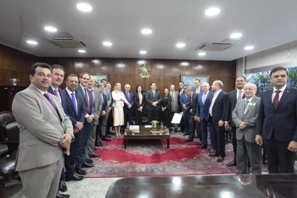 Eduardo Rocha, vice-presidente da ALMS, participa de reunião em Brasília para debater a Lei Kandir Eduardo Rocha, vice-presidente da ALMS, participa de reunião em Brasília para debater a Lei Kandir