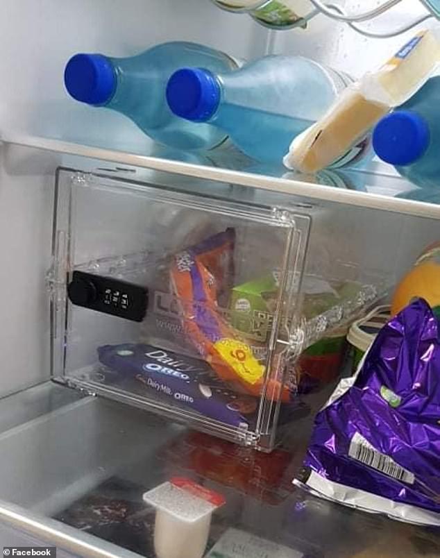 Jovem instala cofre na geladeira para noiva não comer chocolates dele