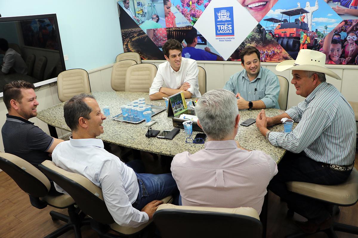 Prefeito de Três Lagoas recebe sócios proprietários das Indústrias IFC Cobrecon
