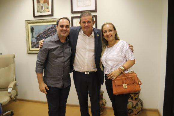 1º vice-presidente da ALMS, Eduardo Rocha recebe a visita do ex-vereador Rodrigo Chapéu 1º vice-presidente da ALMS, Eduardo Rocha recebe a visita do ex-vereador Rodrigo Chapéu