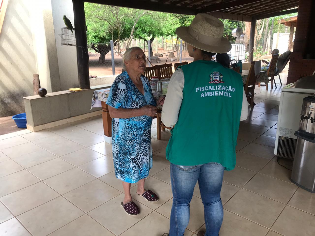 Meio Ambiente realiza panfletagem sobre queimadas no Distrito de Arapuá