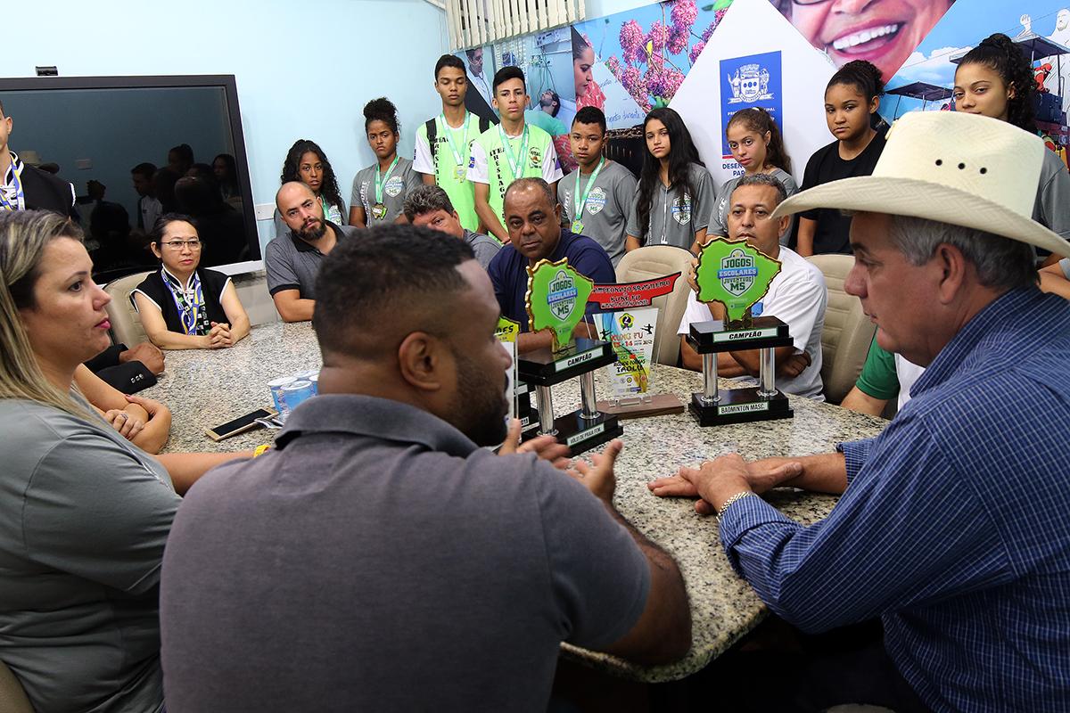 Atletas campeões de várias modalidades agradecem apoio do prefeito de Três Lagoas