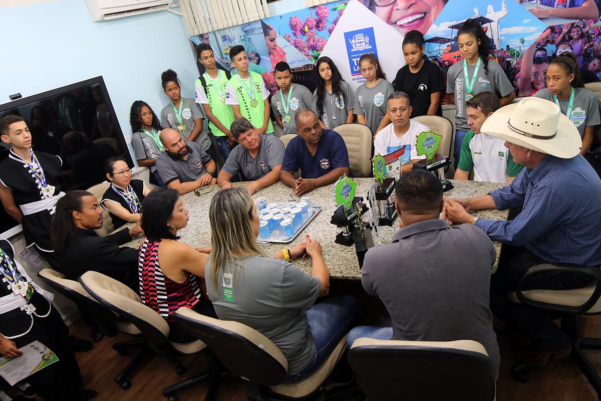 Atletas campeões de várias modalidades agradecem apoio do prefeito de Três Lagoas