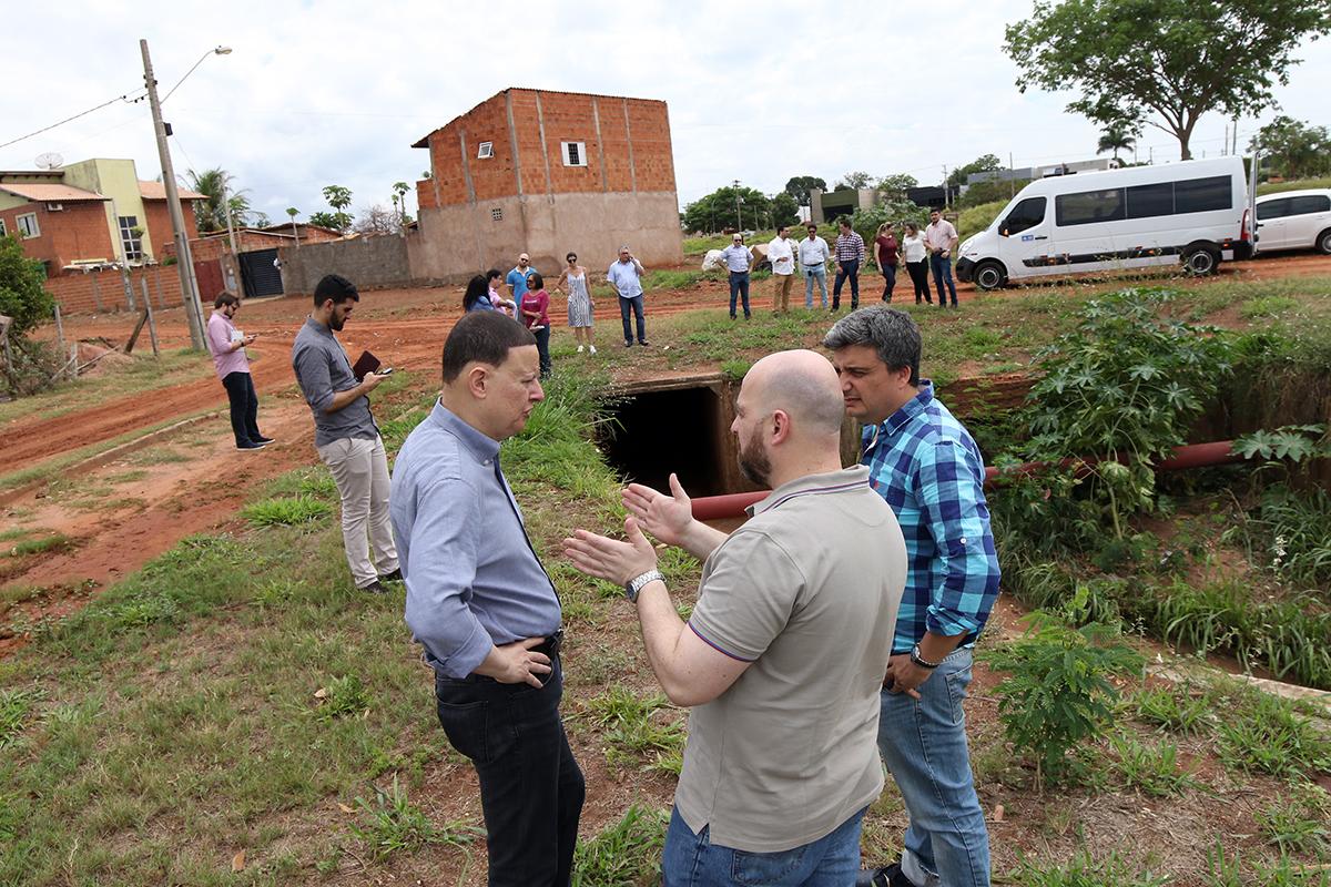 Cada vez mais próxima de solução em drenagens, Três Lagoas recebe técnicos da CAF para conhecer pontos críticos