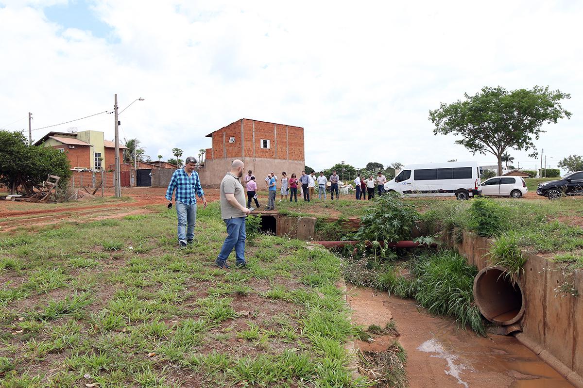 Cada vez mais próxima de solução em drenagens, Três Lagoas recebe técnicos da CAF para conhecer pontos críticos