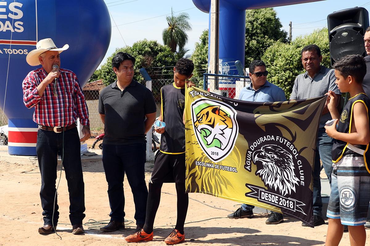 Moradores do Bairro Alto da Boa Vista ganham campo de futebol totalmente readequado